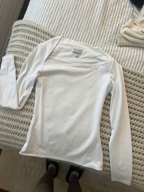 Aritzia Contour White Long Sleeve Tee